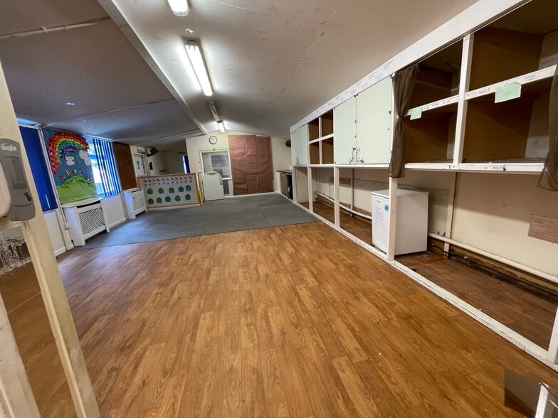 9 Station Rd, Farnborough for lease - Building Photo - Image 2 of 5