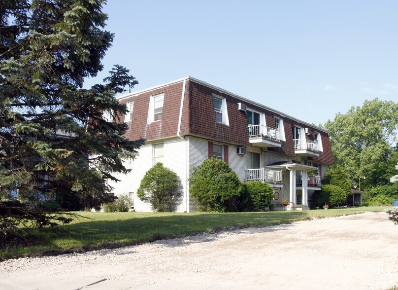 743 Mauro Cir, Warren, OH for sale - Primary Photo - Image 1 of 1