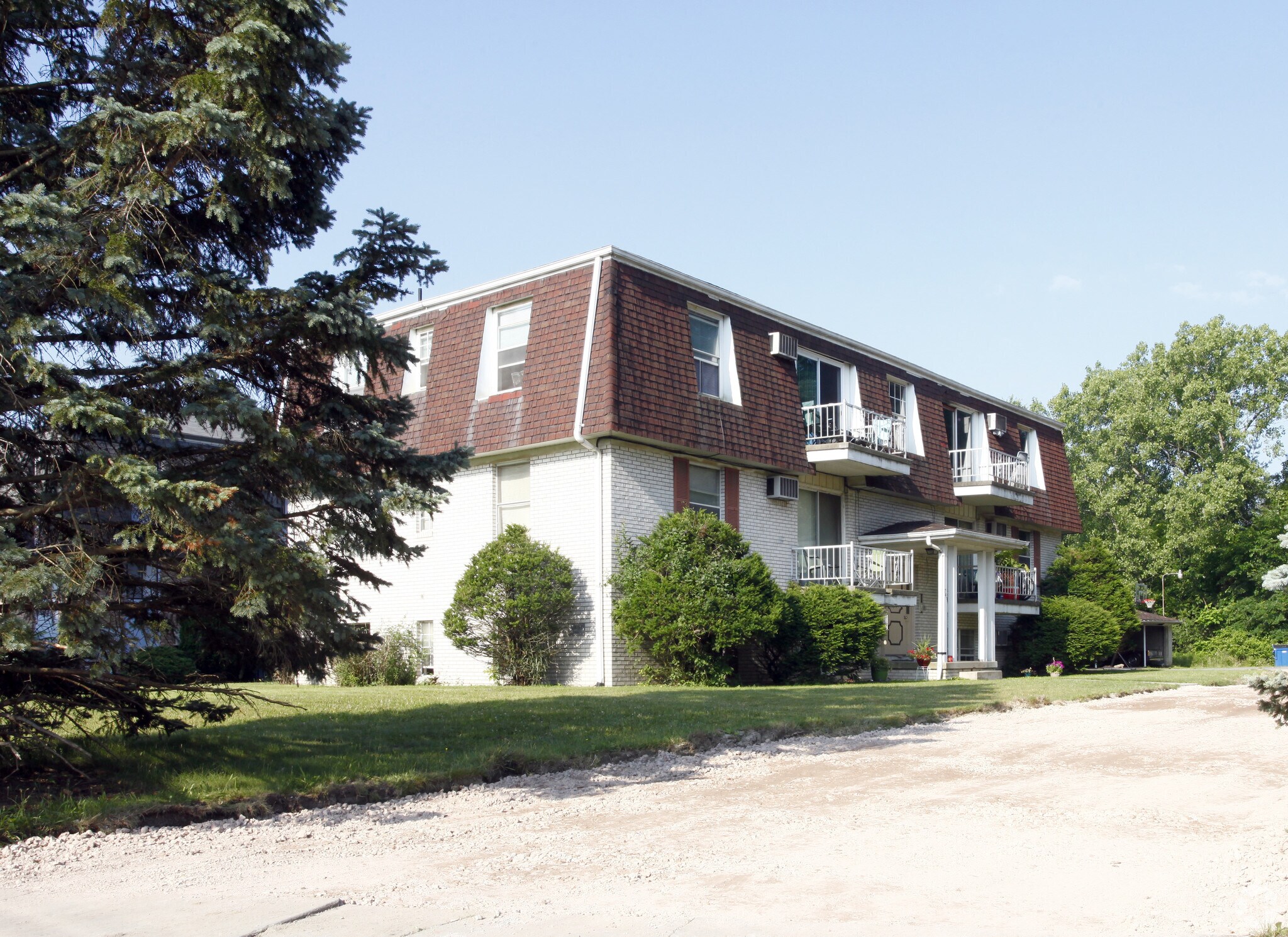 743 Mauro Cir, Warren, OH for sale Primary Photo- Image 1 of 1
