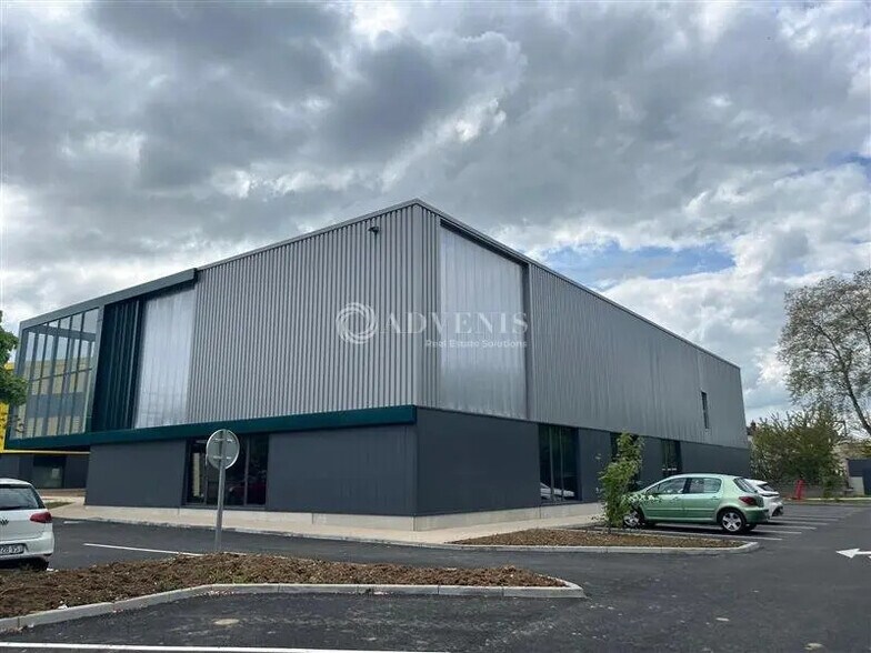 Retail in Tours for lease - Building Photo - Image 2 of 9