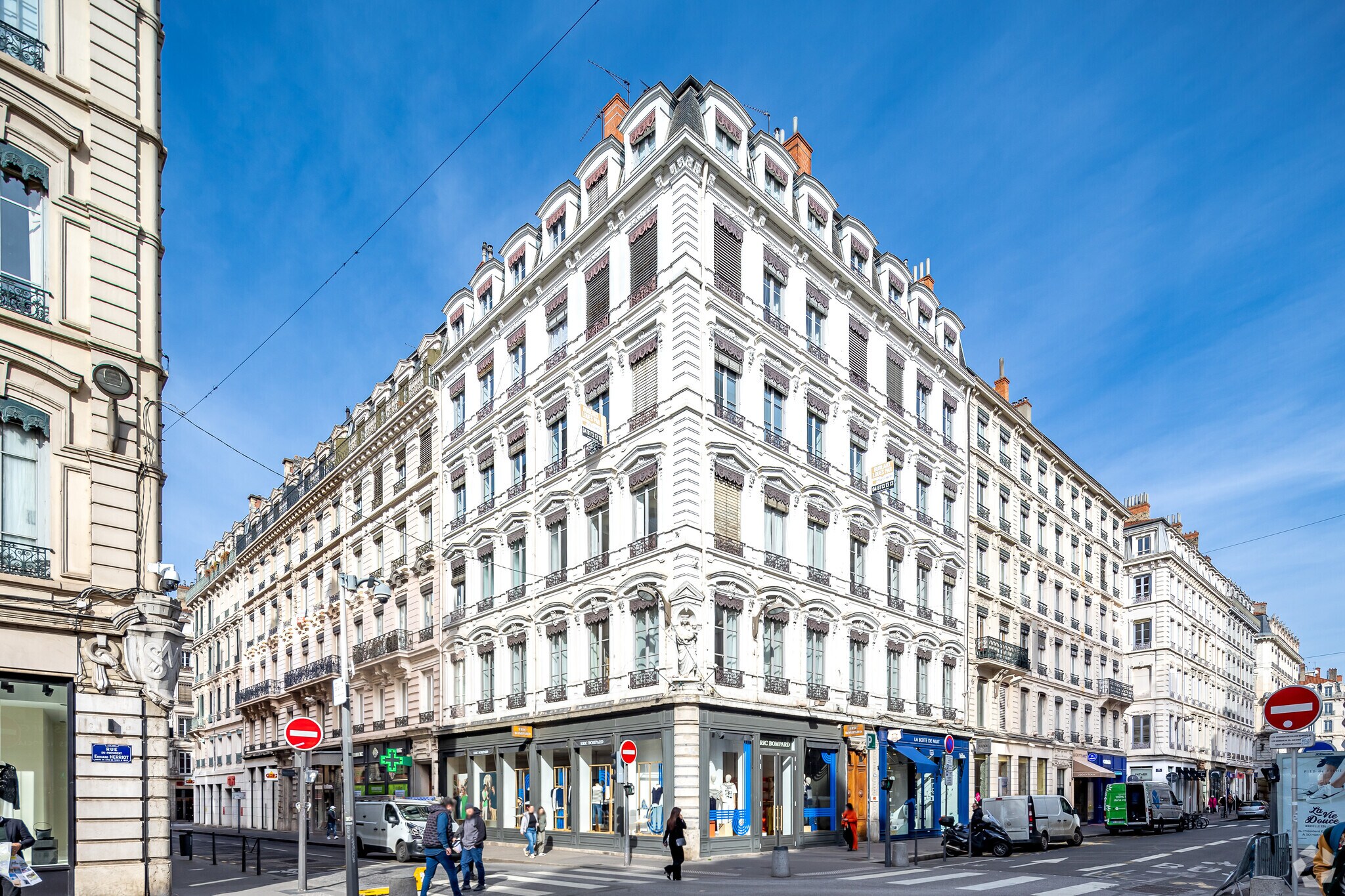 Office in Lyon for lease Primary Photo- Image 1 of 5