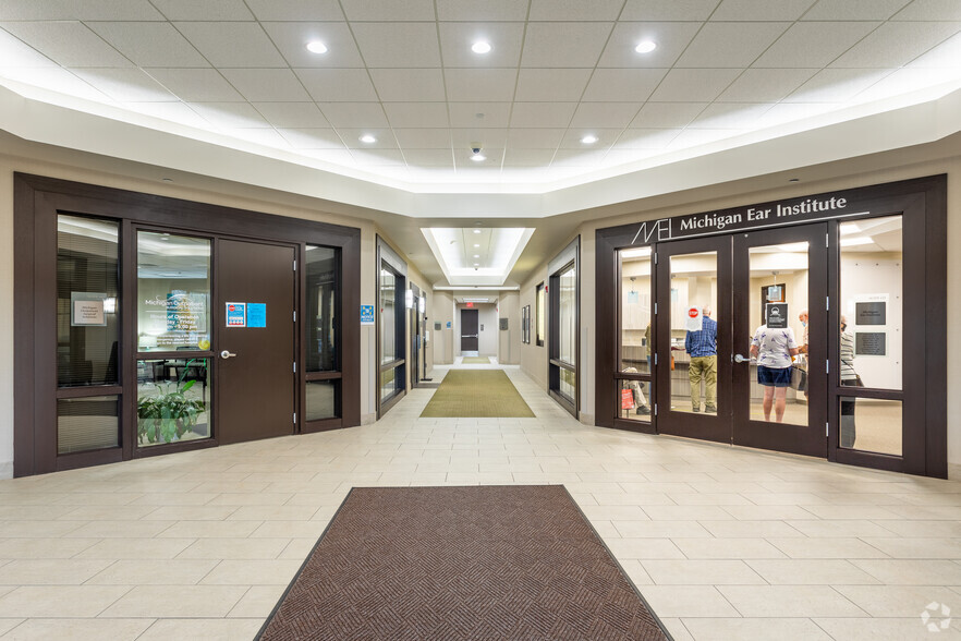 46325 W 12 Mile Rd, Novi, MI for lease - Lobby - Image 3 of 5