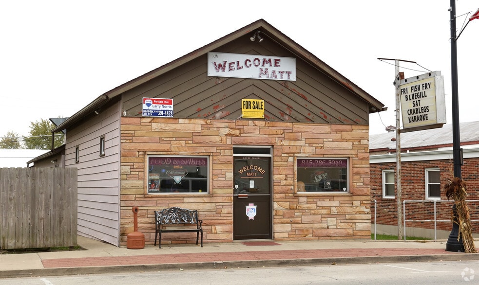 149 W Lincoln Ave, Hinckley, IL 60520