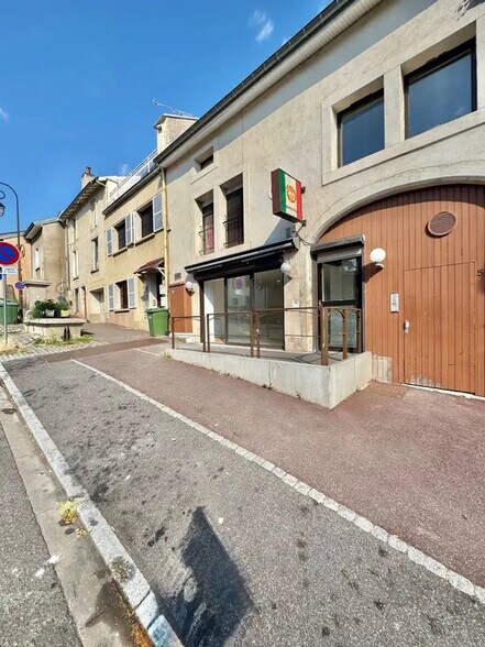 Retail in Vandoeuvre-les-Nancy for lease - Building Photo - Image 1 of 7