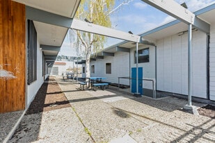 611 W Columbia St, Pasco WA - Parking Garage