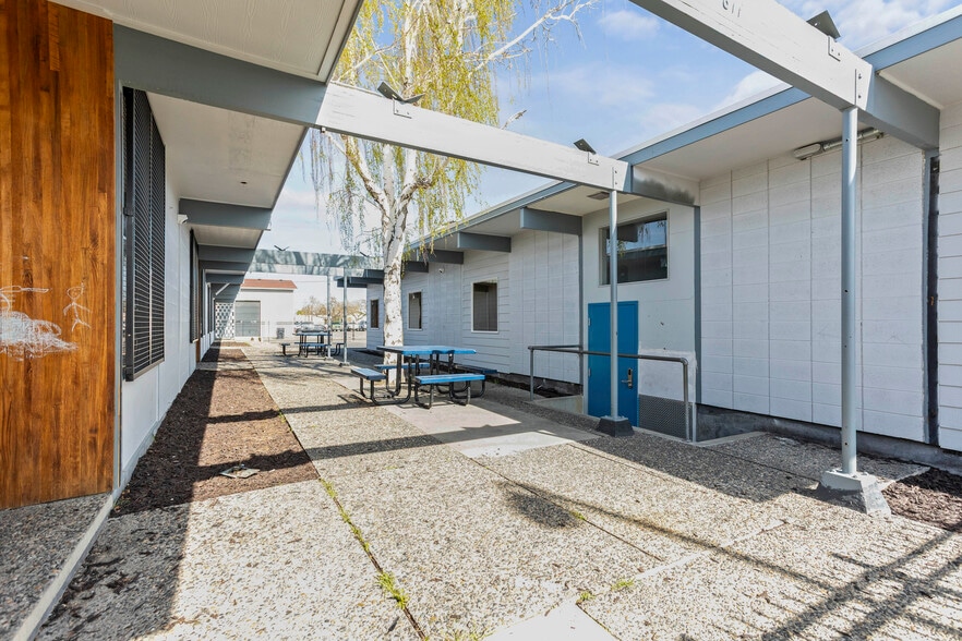 611 W Columbia St, Pasco, WA for sale - Building Photo - Image 1 of 30