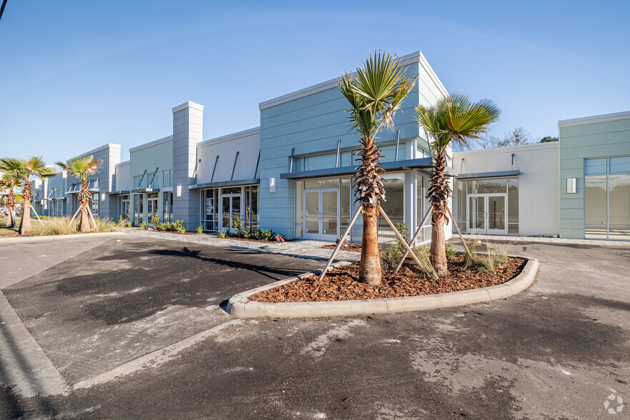 7035 Philips Hwy, Jacksonville, FL for lease - Building Photo - Image 3 of 22