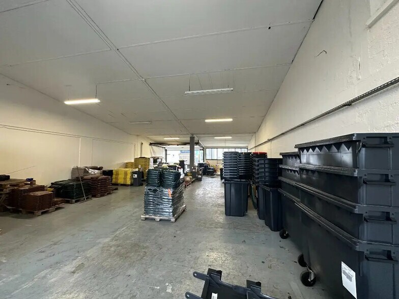 Flex in Chalon-sur-Saône for lease - Interior Photo - Image 2 of 5