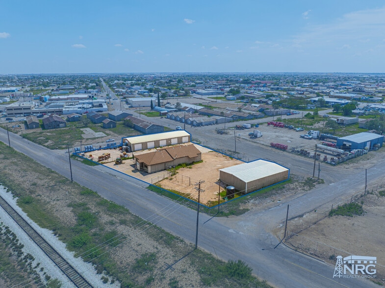 903 W Industrial Ave, Midland, TX for lease - Building Photo - Image 2 of 18