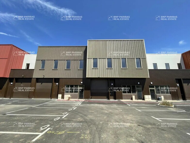 Flex in Buchelay for sale - Building Photo - Image 3 of 10