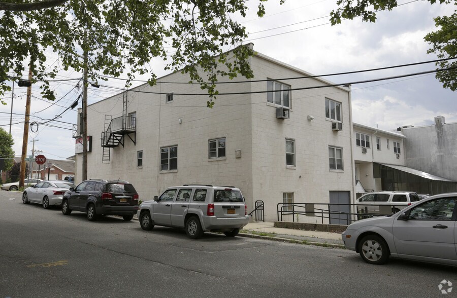 9-11 Walt Whitman Rd, Huntington, NY for sale - Building Photo - Image 1 of 1