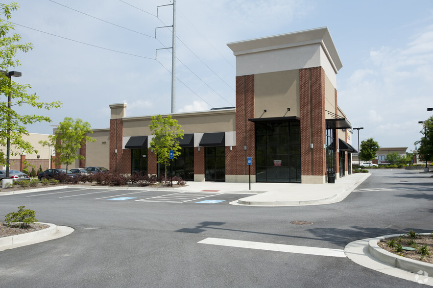 5600 Roswell Rd NE, Atlanta, GA for lease - Building Photo - Image 2 of 5