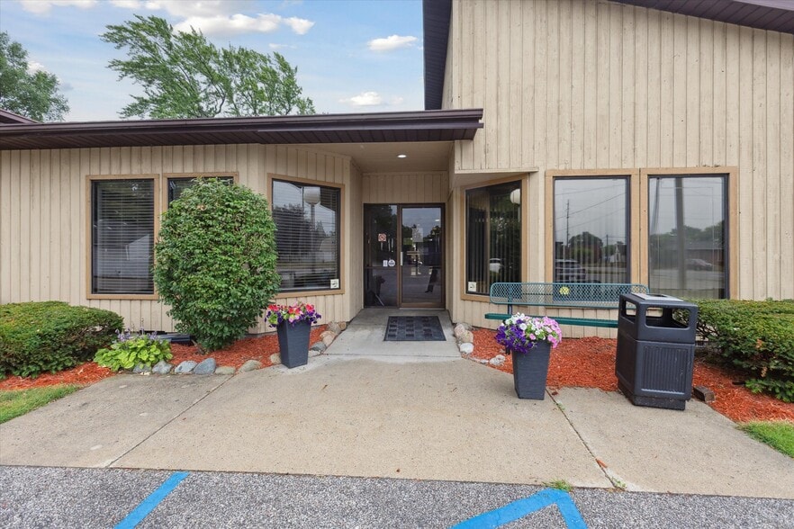 615 S Euclid Ave, Bay City, MI for sale - Building Photo - Image 3 of 60