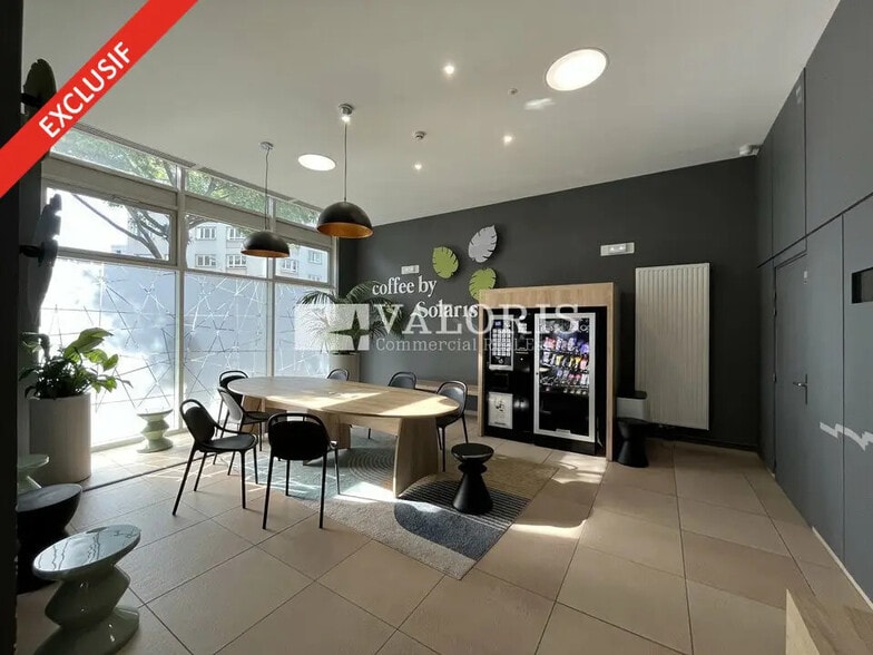 Office in Lyon for lease - Interior Photo - Image 1 of 7