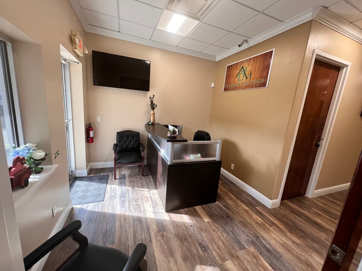 3239 Old Winter Garden Rd, Orlando, FL 32805 - Unit 9 - - Interior Photo - Image 2 of 10
