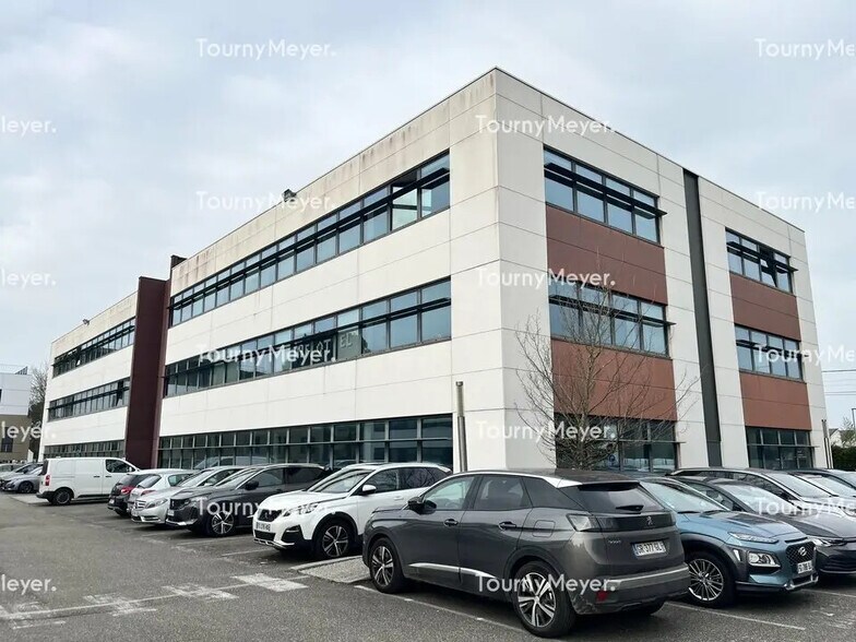 Office in Pessac for lease - Building Photo - Image 1 of 6