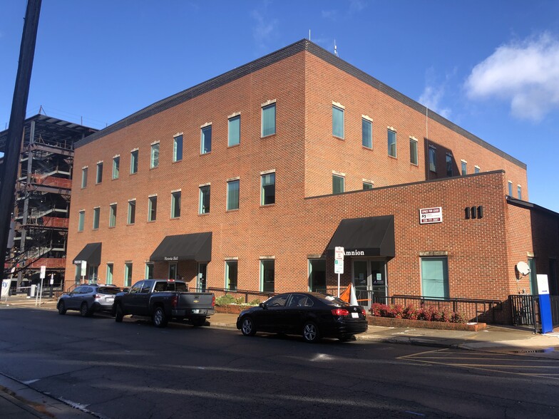 111 N Chestnut St, Winston-Salem, NC for lease - Building Photo - Image 1 of 1