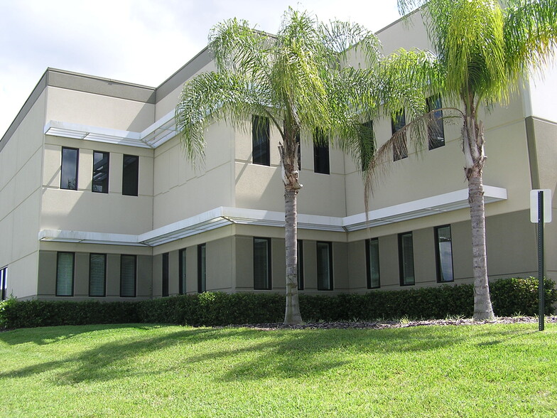 640 Brooker Creek Blvd, Oldsmar, FL for lease - Building Photo - Image 2 of 3