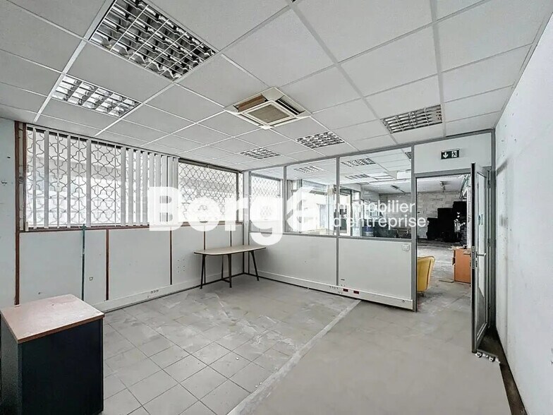 Retail in Le Cannet for lease - Building Photo - Image 3 of 7