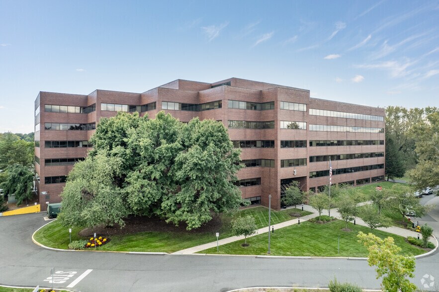 3 University Plaza Dr, Hackensack, NJ for sale - Primary Photo - Image 1 of 1