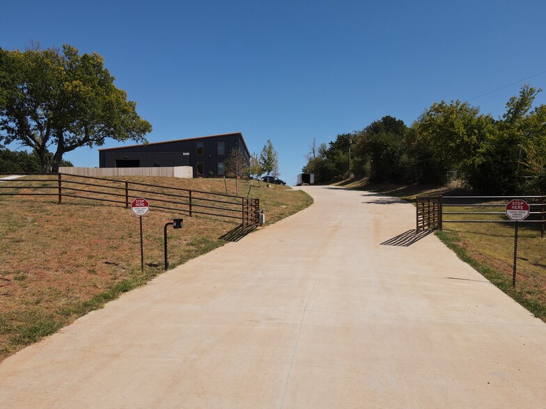 8524 N Sooner Rd, Oklahoma City, OK for lease - Building Photo - Image 3 of 11