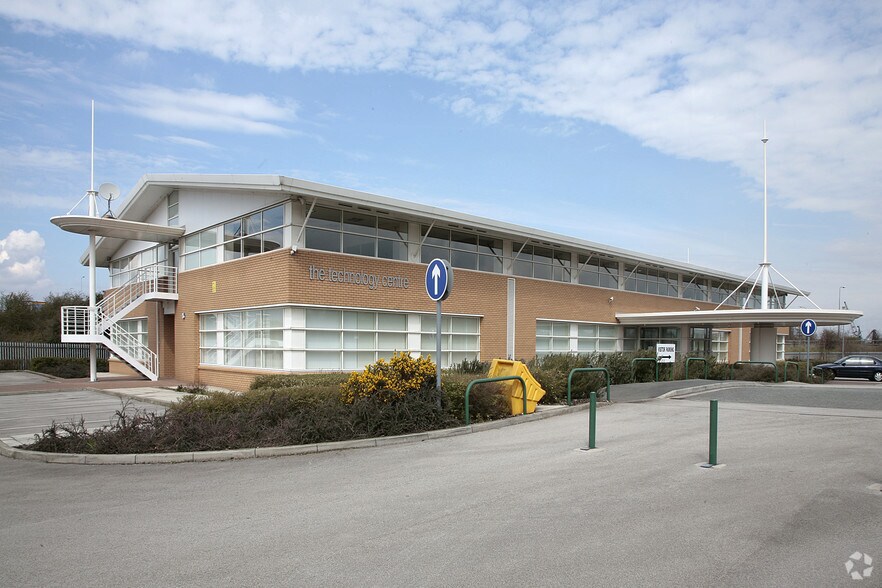 Inward Way, Ellesmere Port for sale - Primary Photo - Image 1 of 3