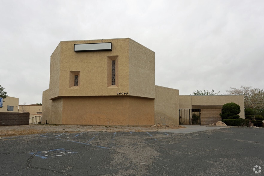 16095 Tuscola Rd, Apple Valley, CA 92307