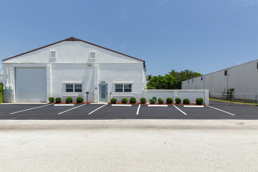128 Tomahawk Dr, Indian Harbour Beach, FL for lease - Building Photo - Image 1 of 55