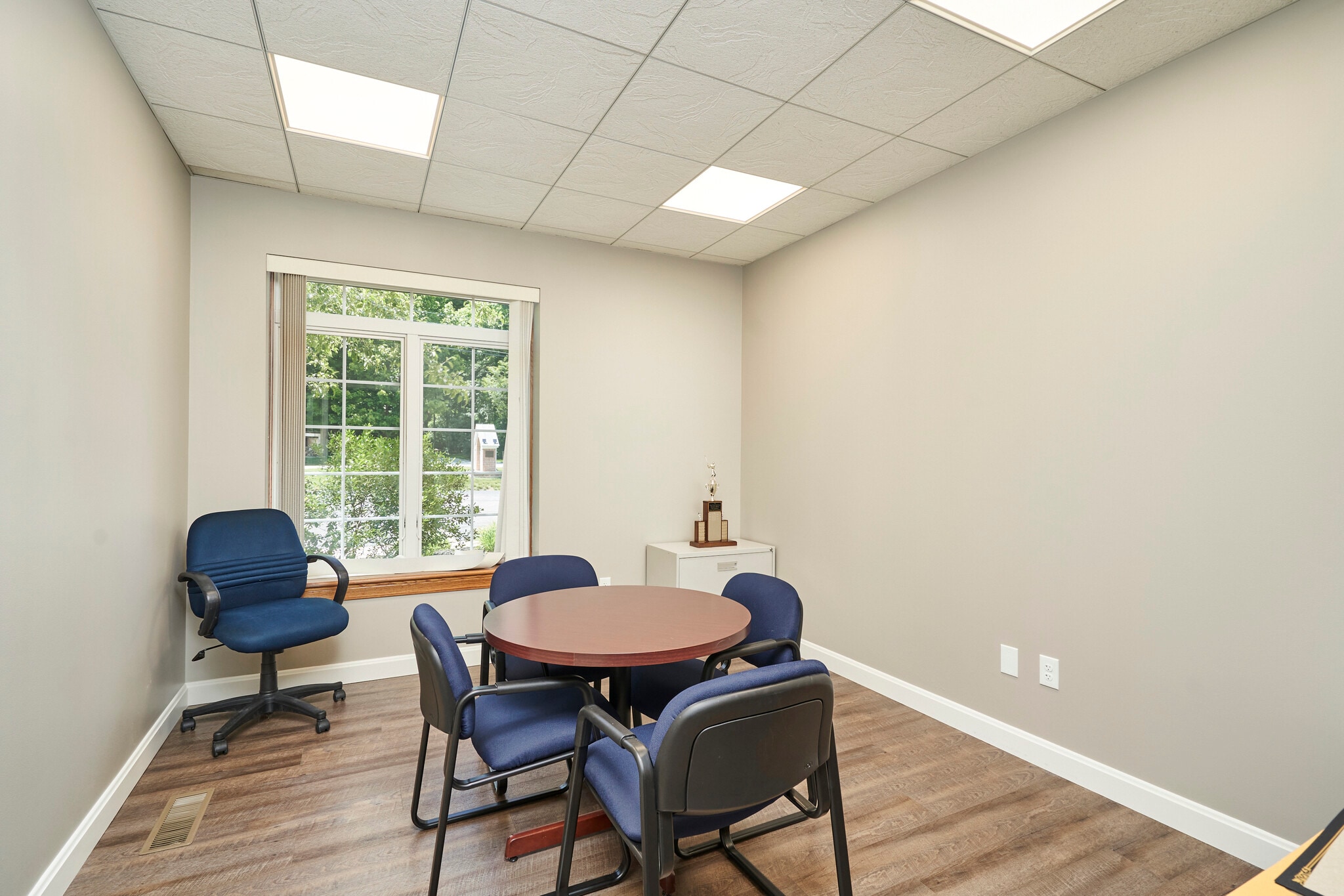 799 White Pond Dr, Akron, OH for lease Interior Photo- Image 1 of 5
