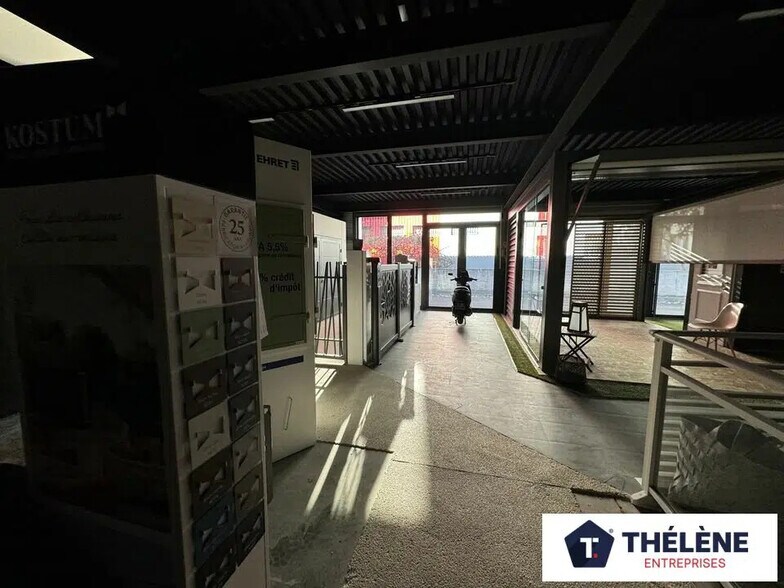 Office in Mauguio for lease - Lobby - Image 3 of 7