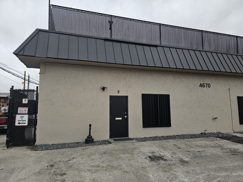 4670 SW 83rd Ter, Davie, FL for lease - Building Photo - Image 2 of 8