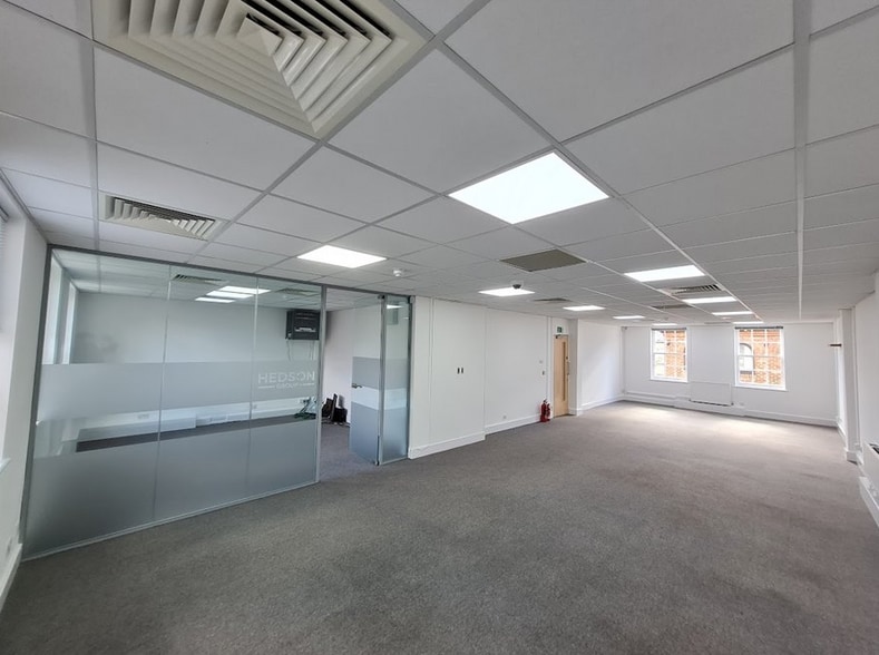 5-6 Church St, Twickenham for sale - Interior Photo - Image 3 of 21