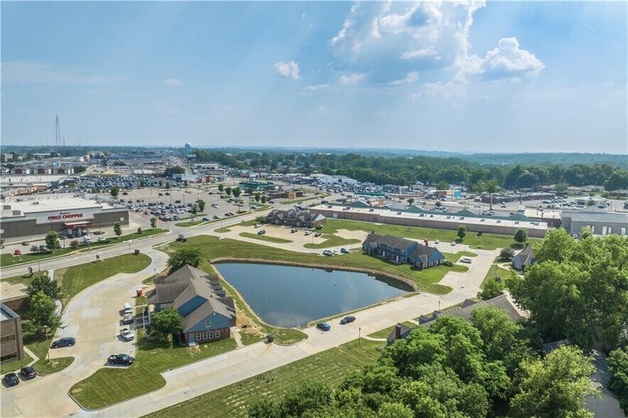 3715 Beck Rd, Saint Joseph, MO 64506