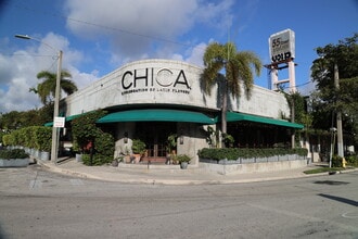 5556 NE 4th Ct, Miami, FL for lease Building Photo- Image 2 of 5