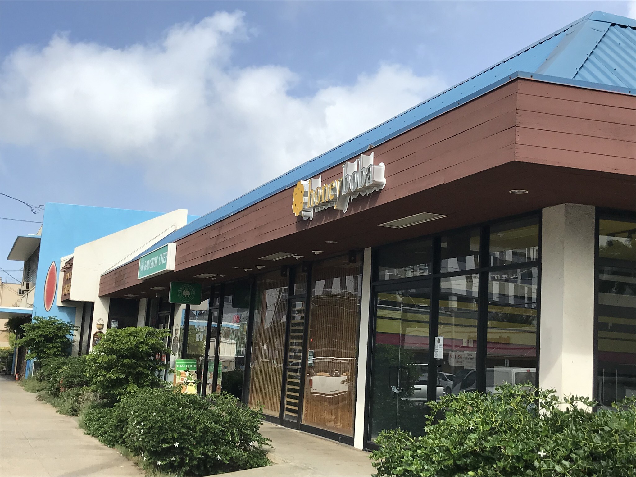 2700 S King St, Honolulu, HI, 96826 Retail Space For Lease