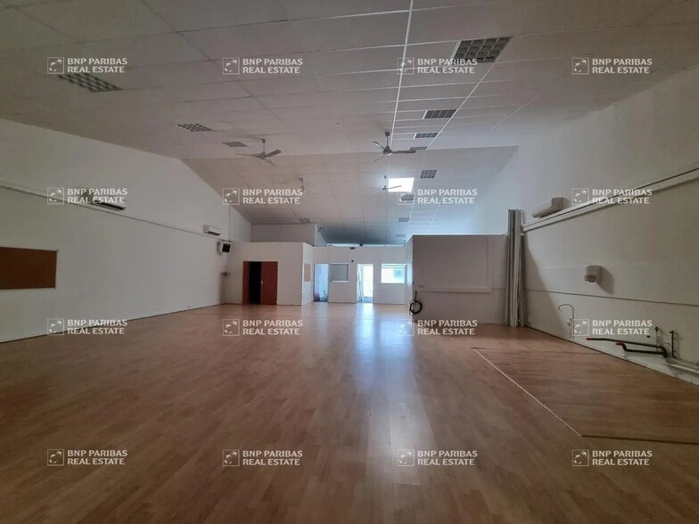 Flex in Chambray-lès-Tours for lease - Interior Photo - Image 3 of 4