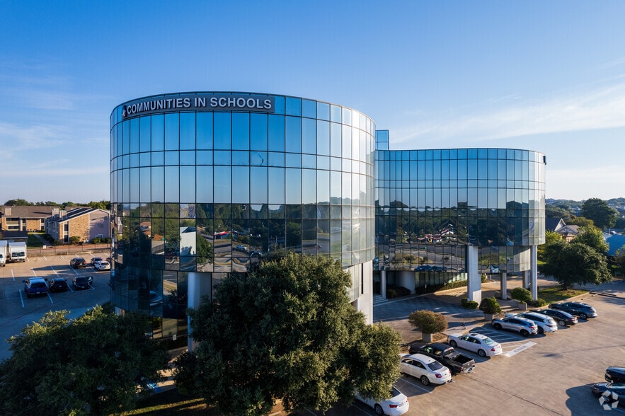 5601 bridge St, Fort Worth, TX for lease - Building Photo - Image 3 of 8