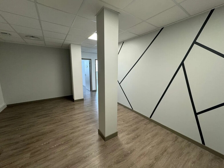 Office in Reims for lease - Interior Photo - Image 3 of 6