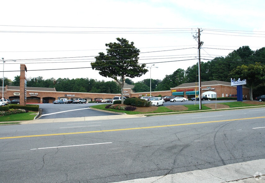 6010 Sandy Springs Cir NE, Atlanta, GA for lease - Building Photo - Image 2 of 5