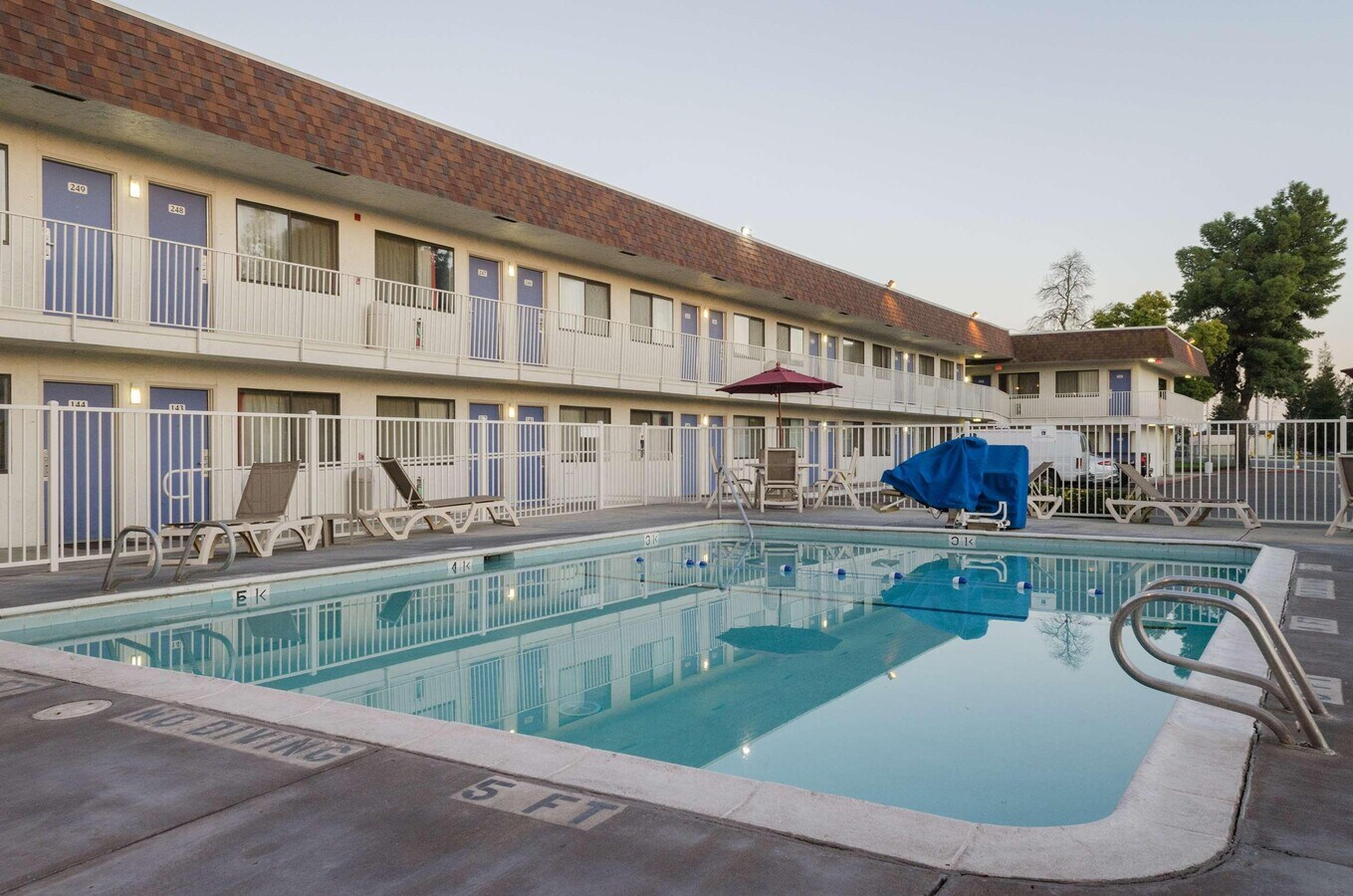 250 S Walnut Rd, Turlock, CA 95380 Motel 6 Turlock