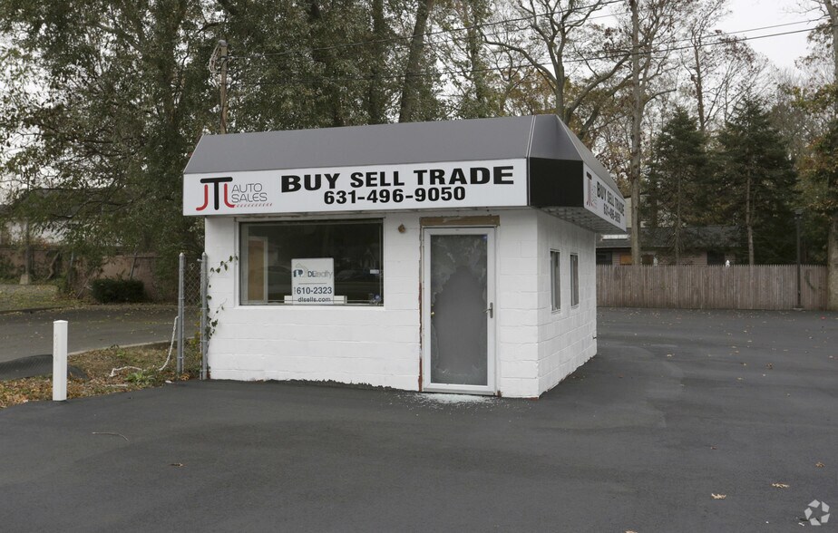 2300 Middle Country Rd, Centereach, NY for sale - Primary Photo - Image 1 of 1
