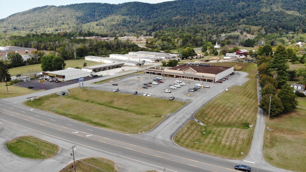 1240 Middlesboro Hwy, La Follette, TN 37766 Retail Space for Lease