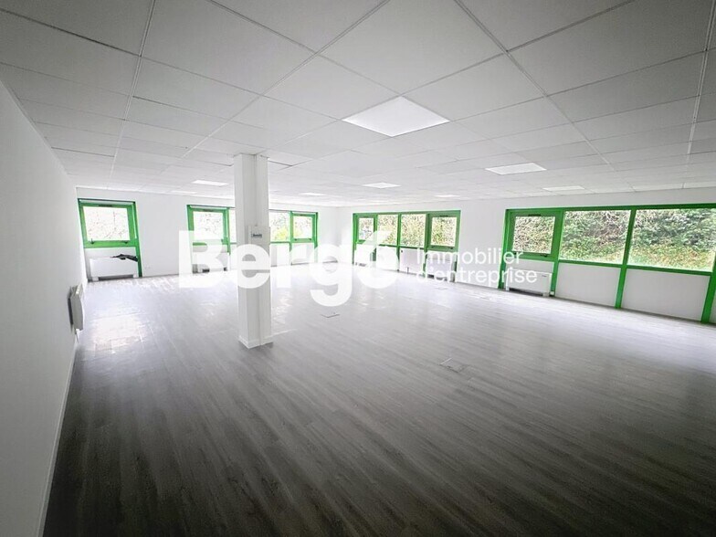 Office in Vallauris for lease - Interior Photo - Image 1 of 4