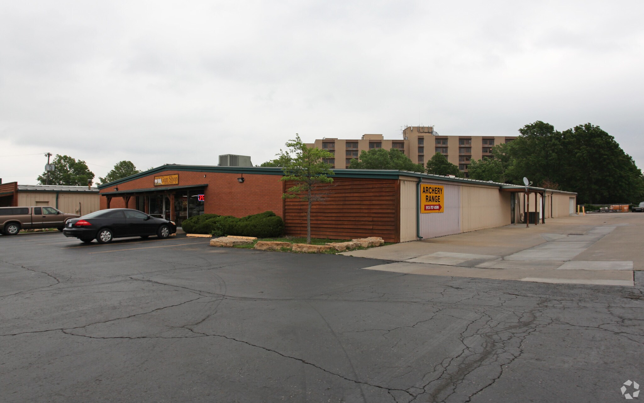 716 S Rogers Rd, Olathe, KS for sale Primary Photo- Image 1 of 1