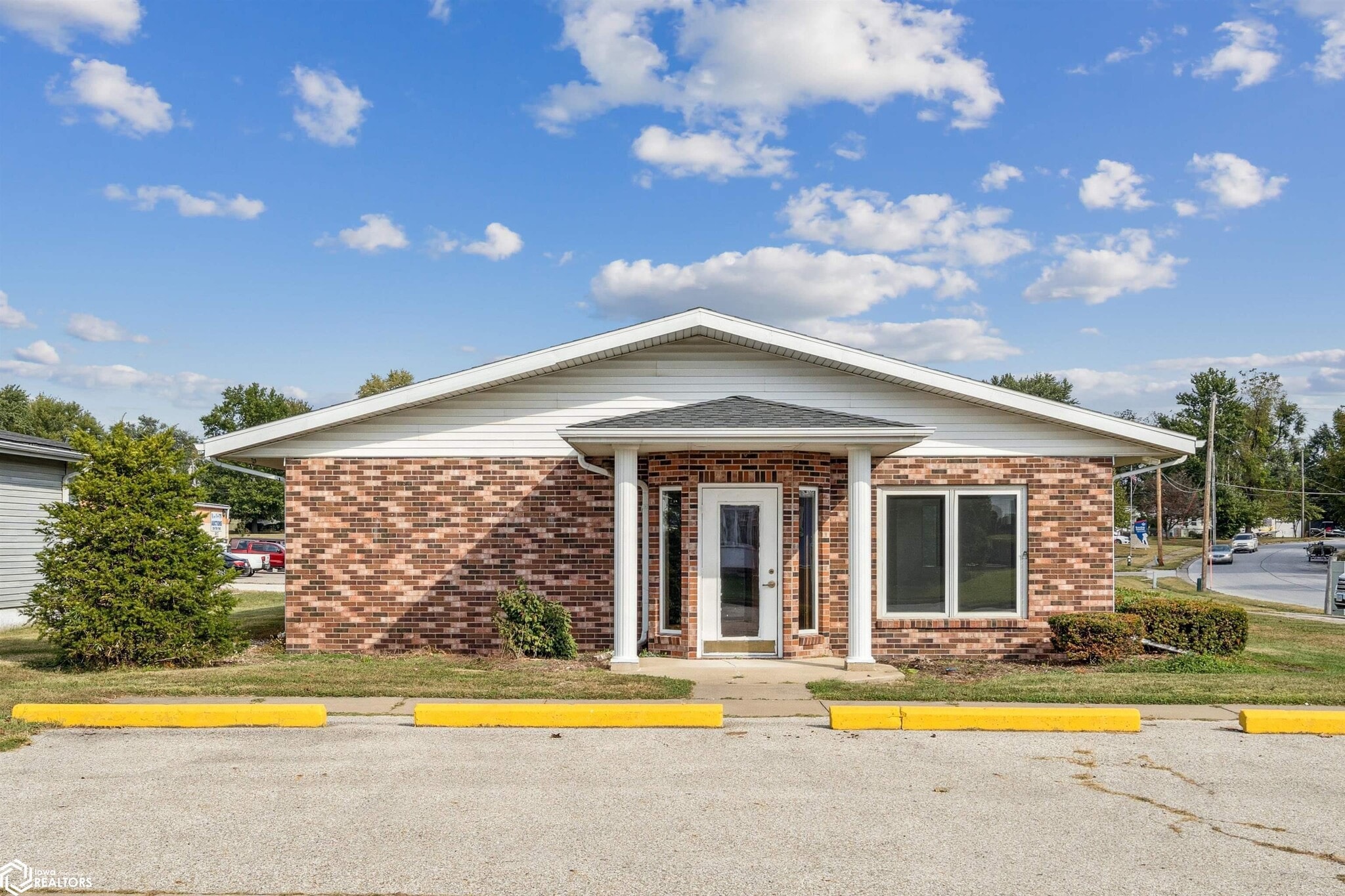 3031 Flint Hills Dr, Burlington, IA for sale Primary Photo- Image 1 of 27