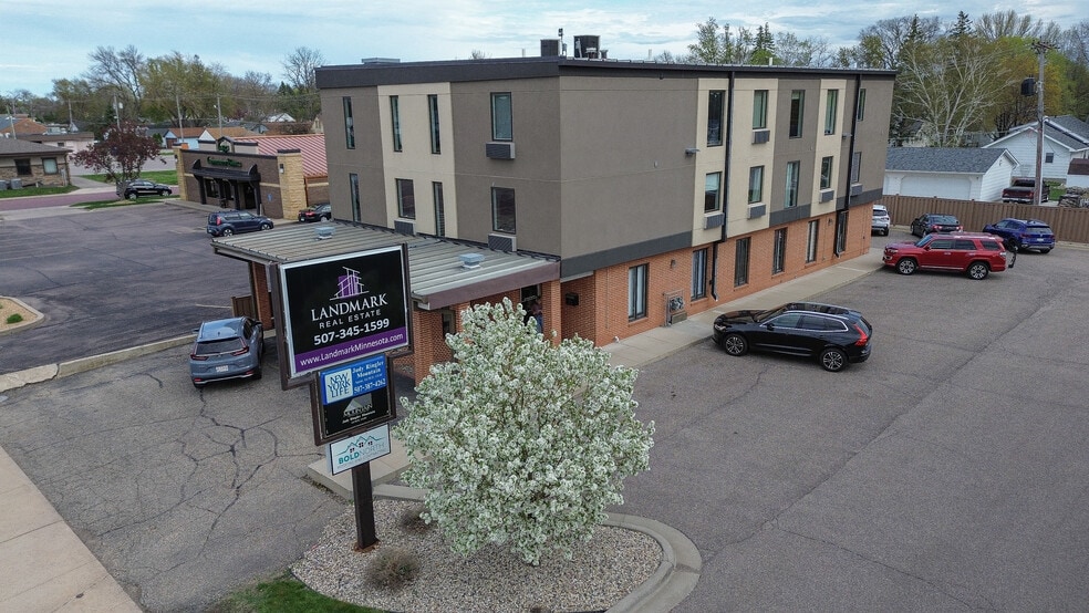 931 E Madison Ave, Mankato, MN for lease - Building Photo - Image 3 of 17