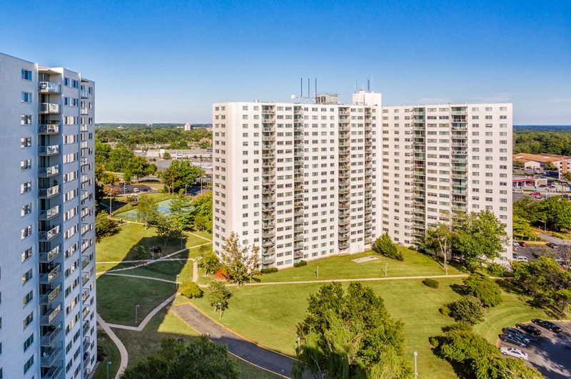 11225 Oak Leaf Dr, Silver Spring, MD for sale - Primary Photo - Image 1 of 1