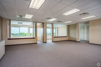 10400 Viking Dr, Eden Prairie, MN for lease Interior Photo- Image 2 of 3