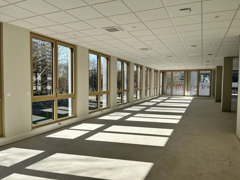 Office in Strasbourg for lease - Building Photo - Image 3 of 12