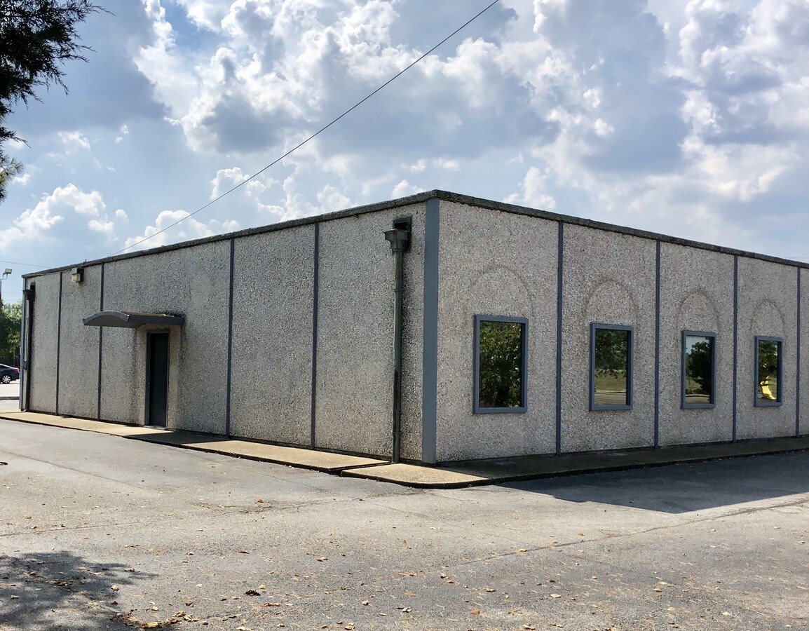 5916 Brainerd Rd, Chattanooga, TN 37421